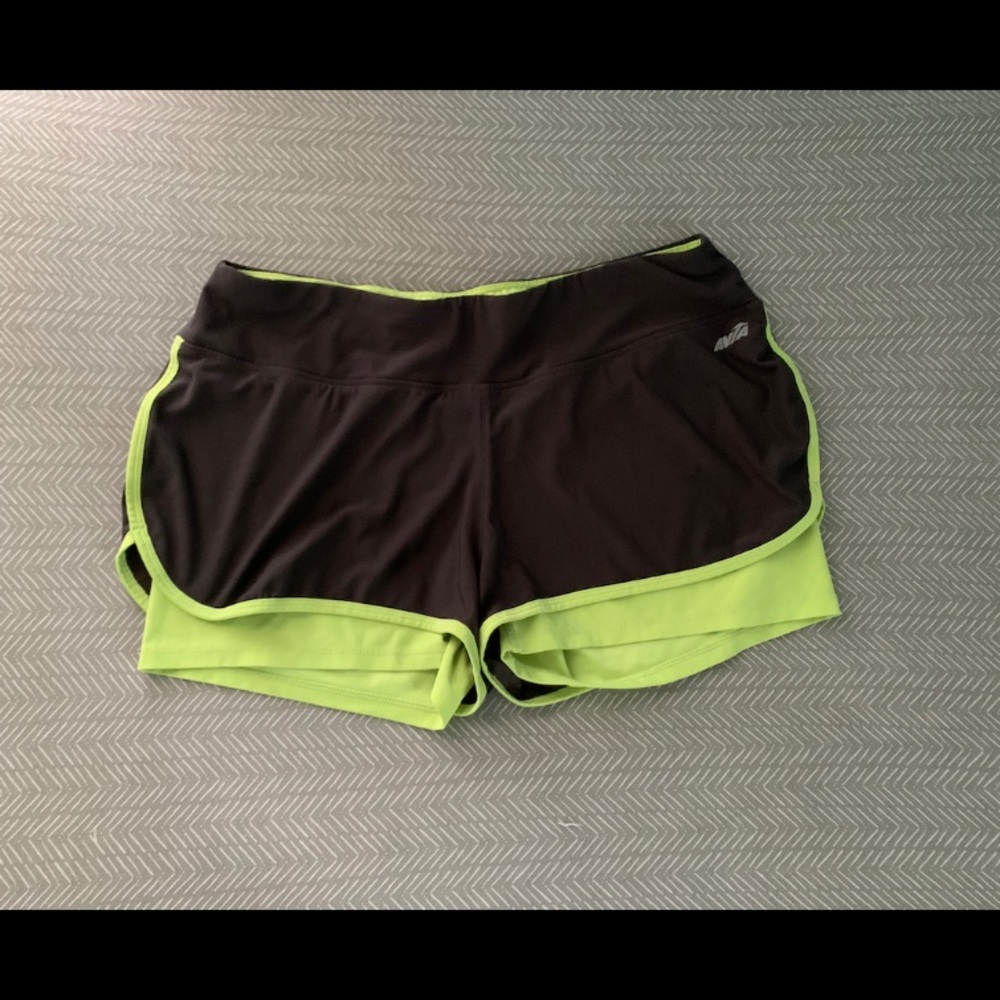 Avía Running Shorts (built in spandex)